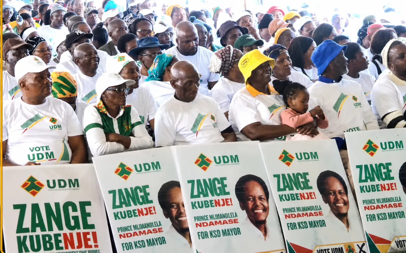 Supporters with placards of Prince Mlimandlela Ndamase